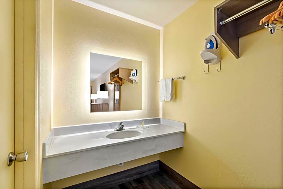 Days Inn by Wyndham Cleveland TN