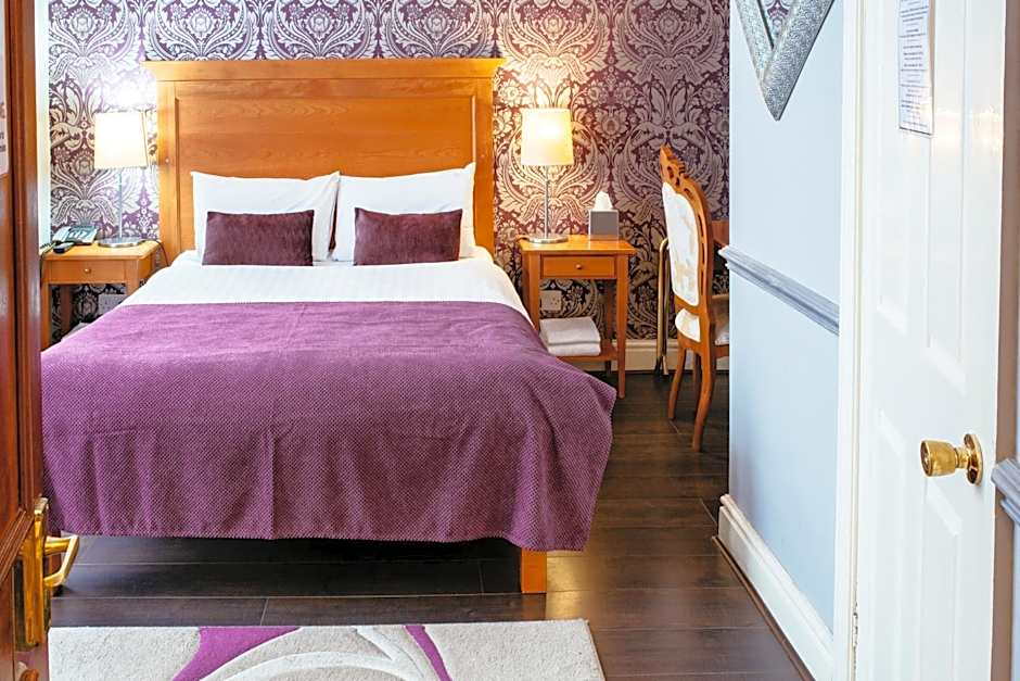 Pymgate Lodge Airport Hotel