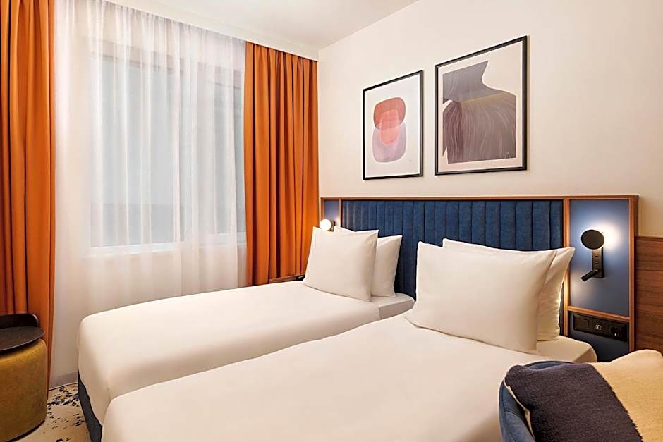 D8 Hotel