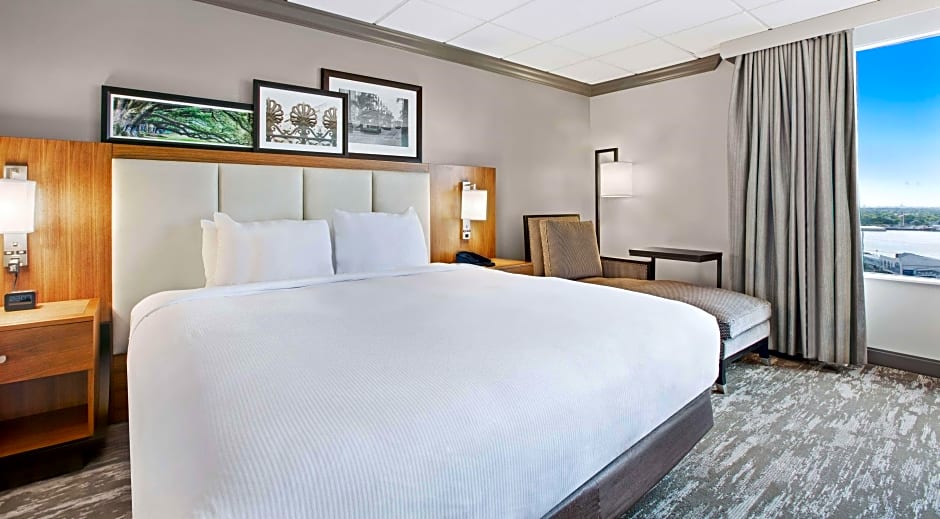 Photo 1 of 10 of 1 King Bed, City or River View