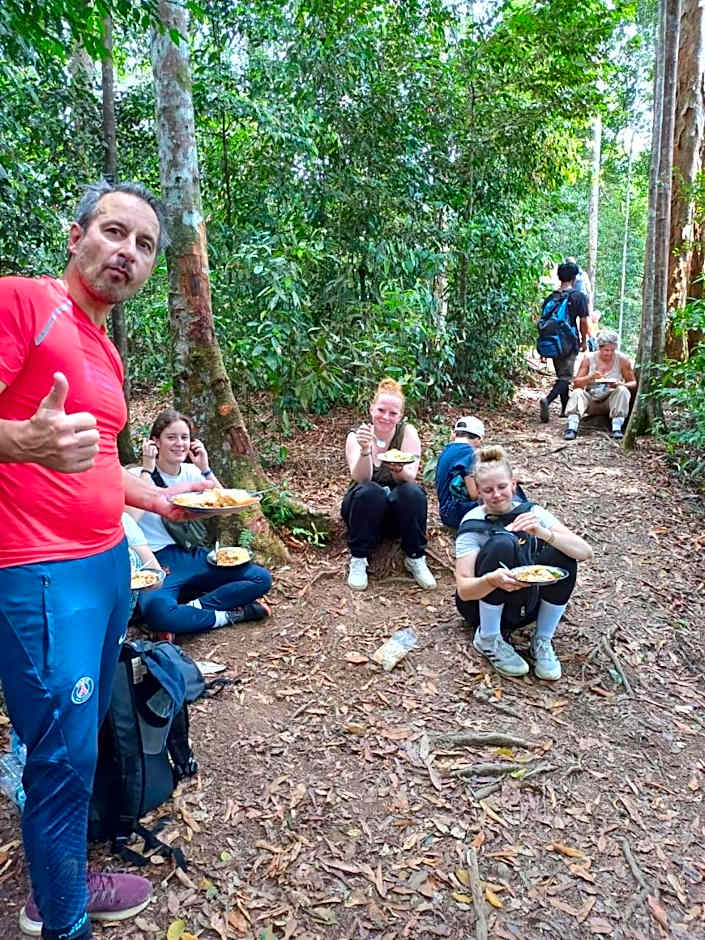 Asim Paris Guesthouse & jungle trekking
