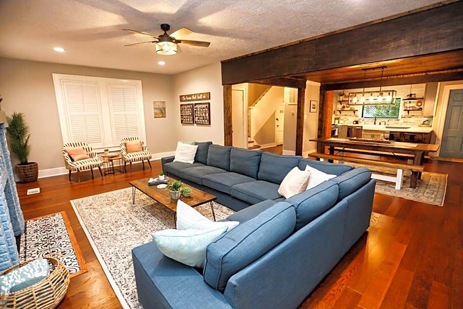 Historic Home Family Friendly Close to Seawall