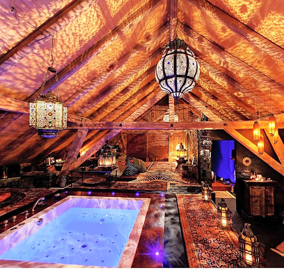 Bijou Hotel / Love and Romance