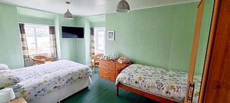 Family Room with Sea View