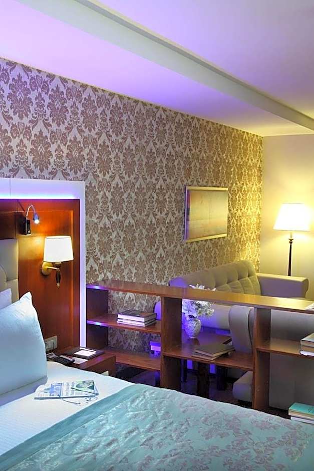 Hotel Senbayrak City