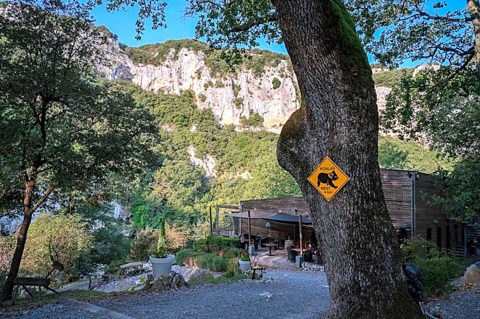 Prehistoric Lodge - Adult Only