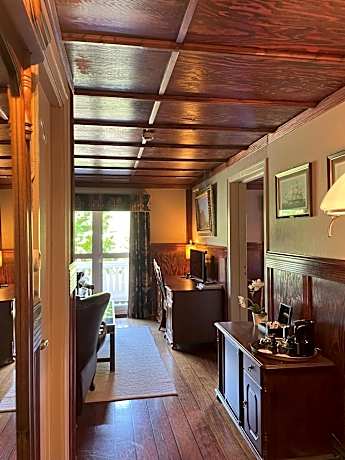 Suite with Garden View