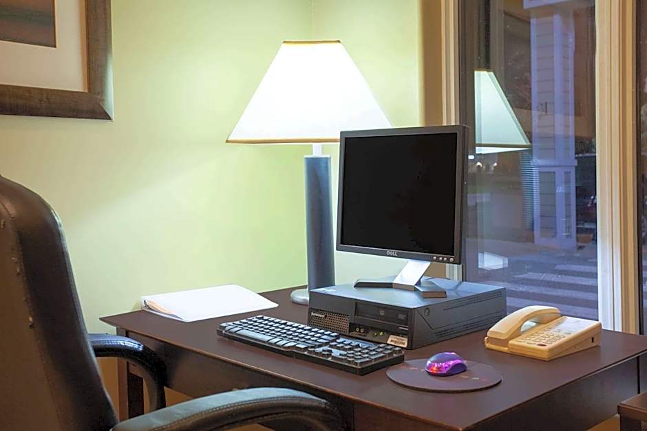 Super 8 by Wyndham Midland