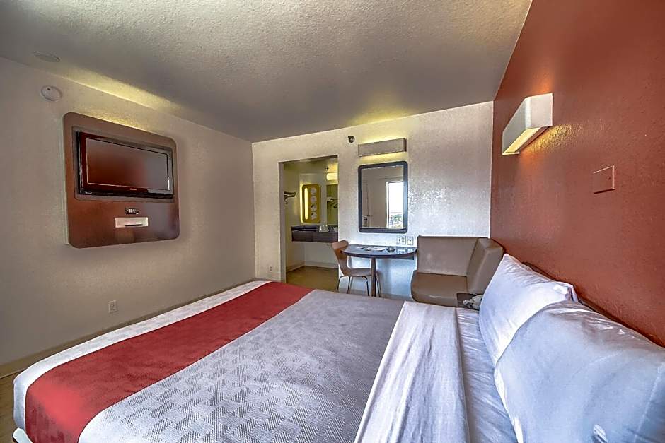 Motel 6 San Antonio, Tx Six Flags Fiesta TX - La Cantera Area