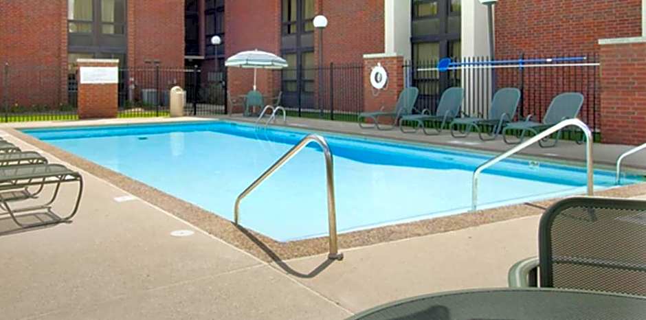 Best Western Plus Indianapolis North at Pyramids