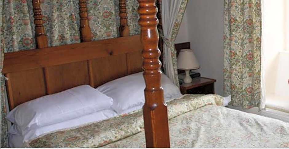 OYO Rose & Crown Hotel