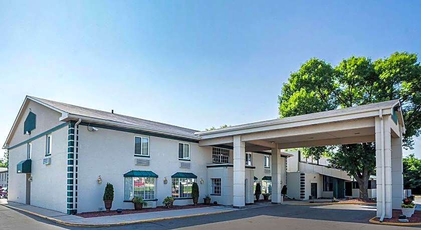 Quality Inn & Suites Des Moines - Merle Hay Road