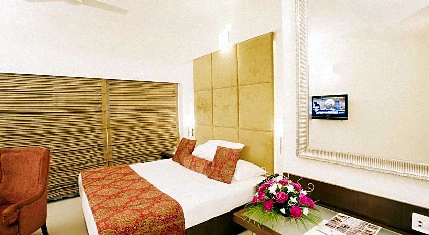 Express Towers Hotel