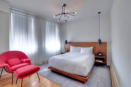 Queen Room with City View