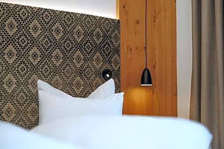 One-Bedroom Apartment - Annex