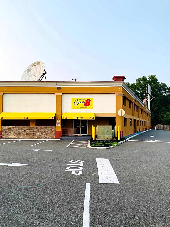 Super 8 by Wyndham Gloucester