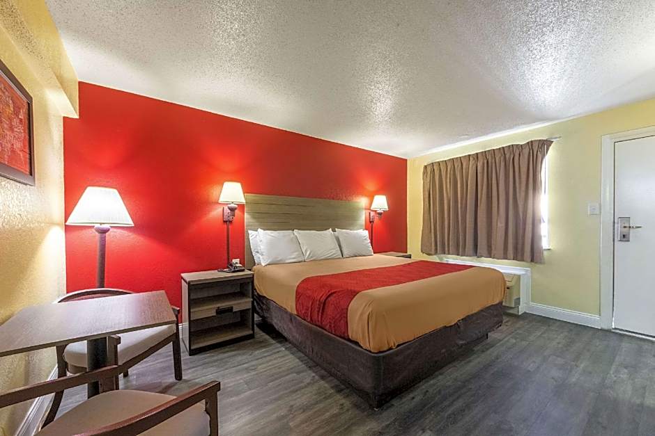 Econo Lodge San Marcos University Area