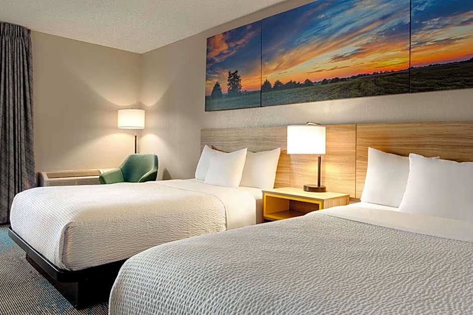 Photo 1 of 6 of 2 Double Beds, Mobility Accessible, Bathtub