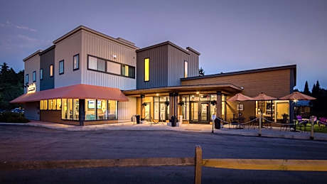 Sun & Ski Inn and Suites