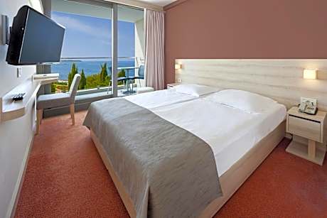 Superior Room with Balcony and Sea View