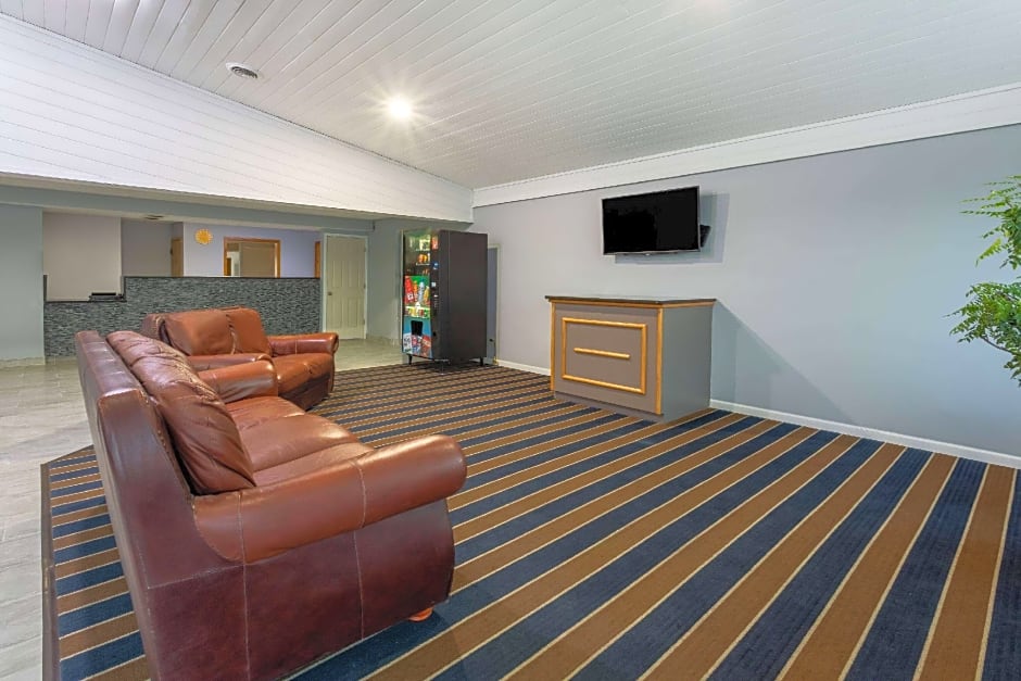 Super 8 by Wyndham Missouri Valley