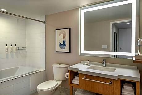 1 Bedroom Suite, 1 Queen, Sofa bed, River view