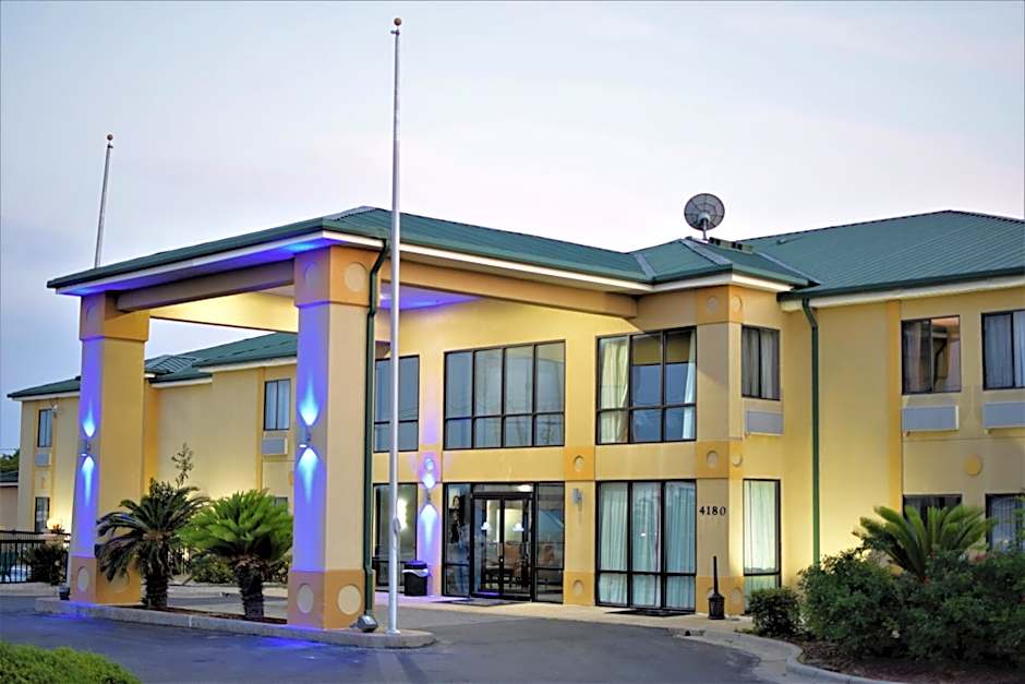 Days Inn by Wyndham Montgomery