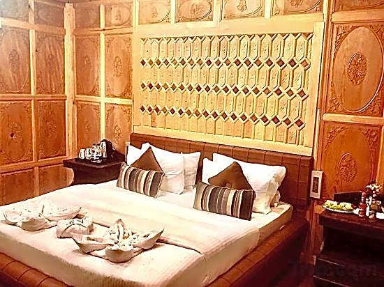 Prince of Kashmir Luxury Houseboat