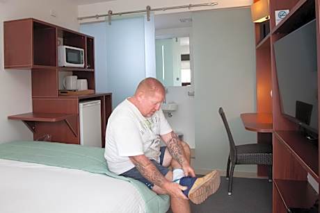 Queen Accessible Guest Room