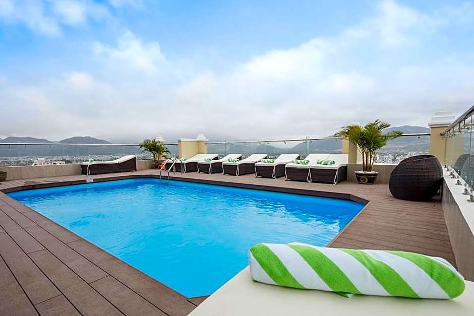 Green Lighthouse Hotel