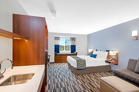 Queen Studio Suite - Mobility Access/Non-Smoking