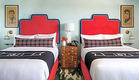 Graduate Queen Room with Two Queen Beds and Bath Tub - Mobility Accessible