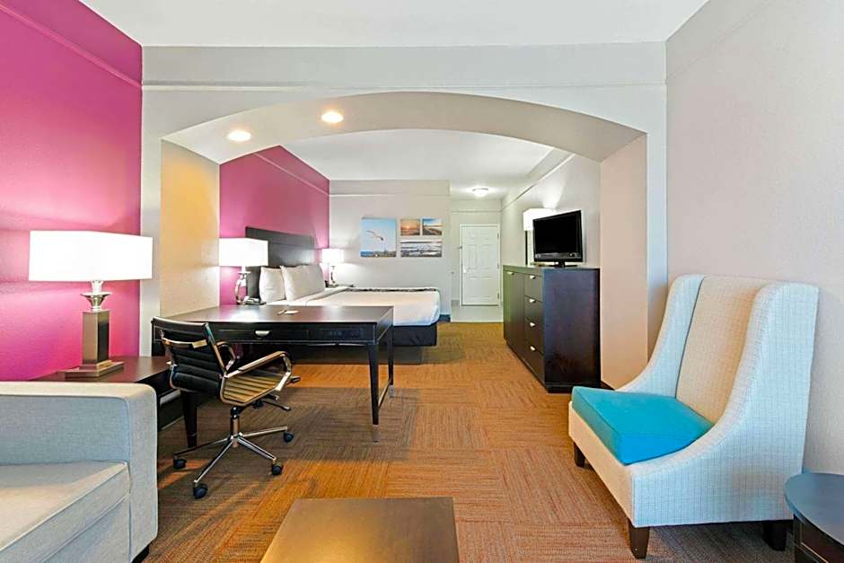 La Quinta Inn & Suites by Wyndham Winnie