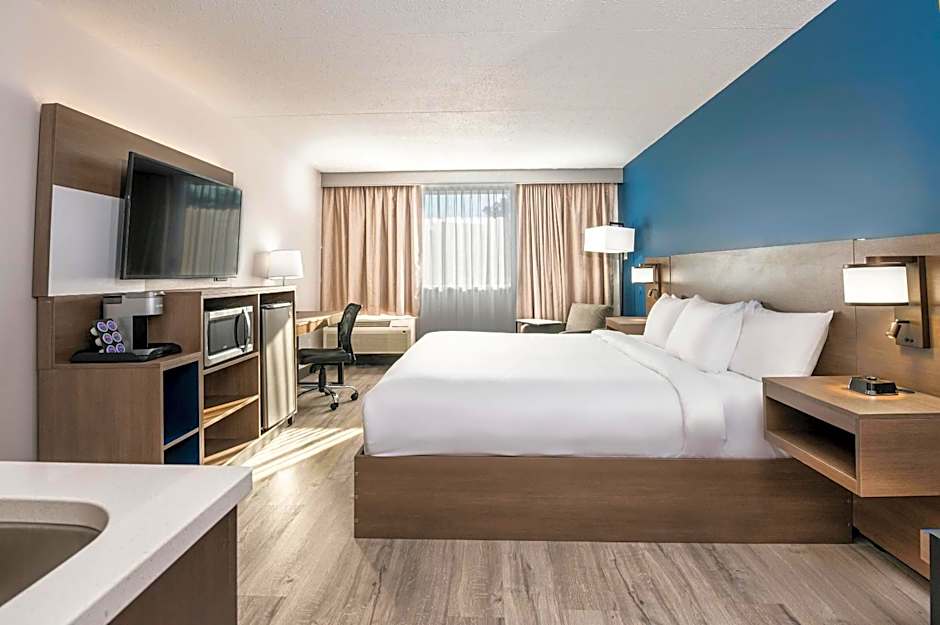 Comfort Suites Kingston Central