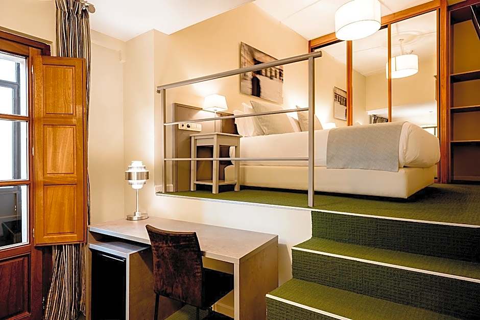 Ikonik Plaza Mercado