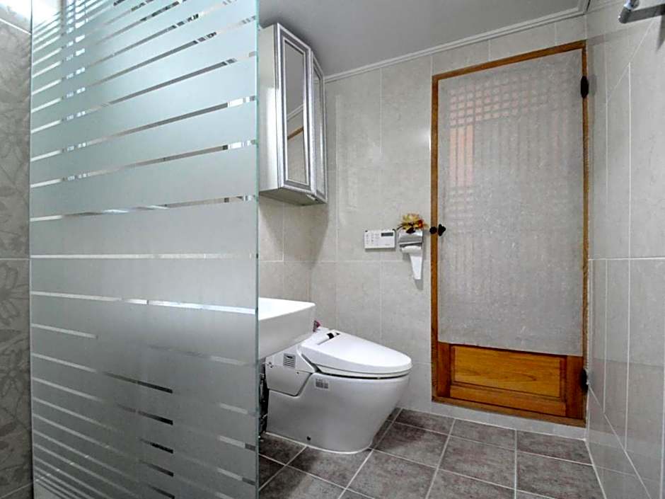 Gallery Jin Hanok Guesthouse