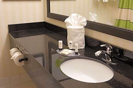 Queen Room with Bathtub - Mobility Access/Hearing Accessible