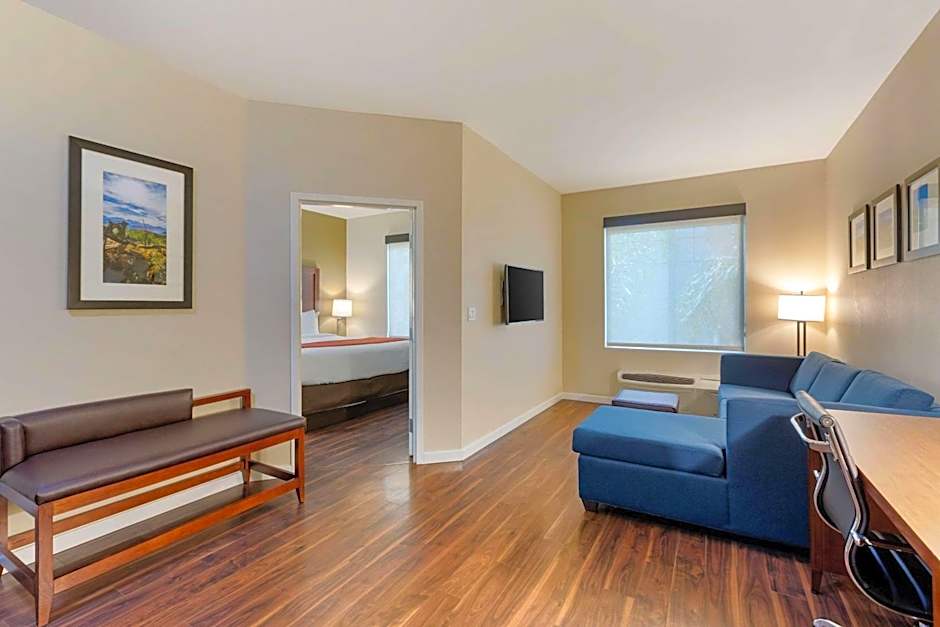 Comfort Inn & Suites Near Ontario Airport