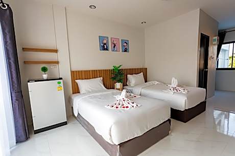 Superior Twin Room with Window