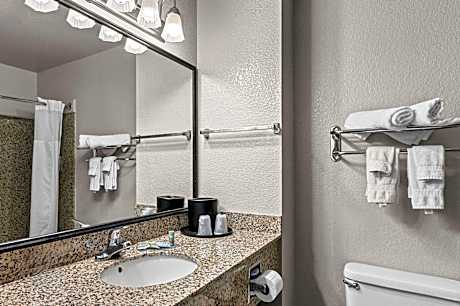 SUITE-1 KING BED,NSMK,WET BAR,MICROWV,REFRIGE,HI SPEED,FULL BREAKFAST