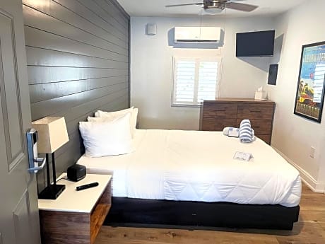 Standard Queen Room