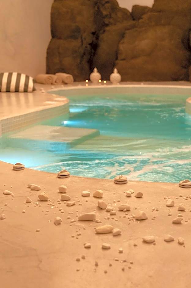 Acroterra Rosa Luxury Suites