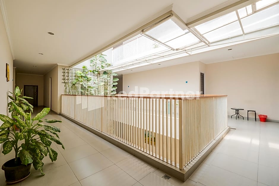 Palm Eight Mitra RedDoorz