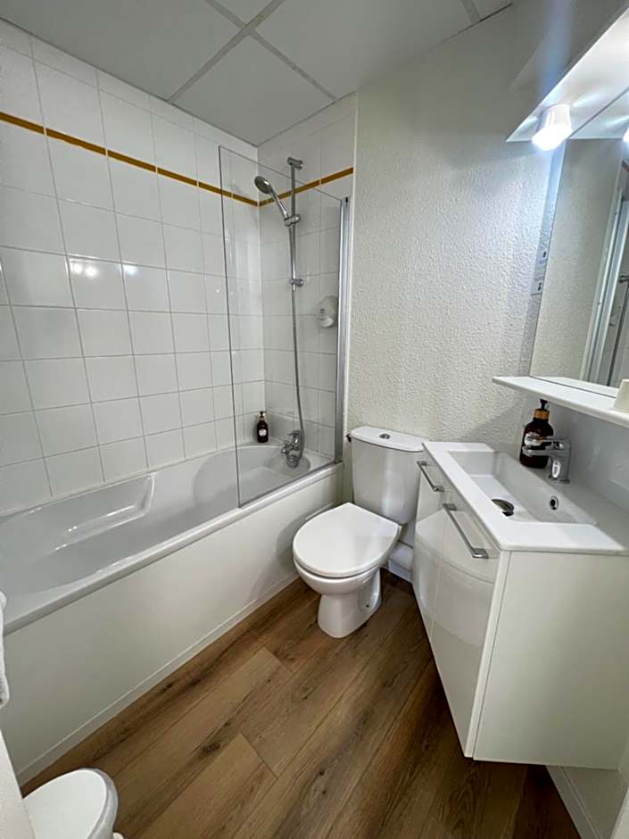 Couett'Hôtel Brest Port de plaisance, Les pieds dans l'eau