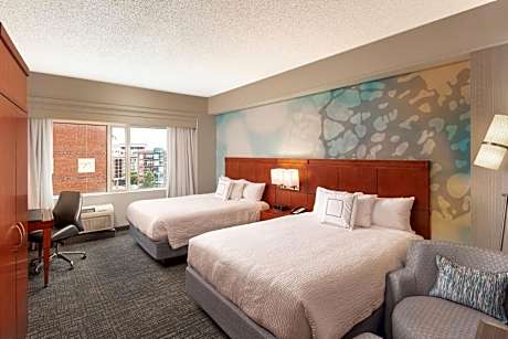 Queen Room with Two Queen Beds, Transfer Shower and Roll-In Shower - Mobility Access/Hearing Accessible