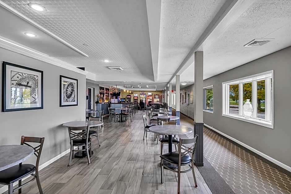 Eastland Suites Hotel & Conference Center By OYO Urbana