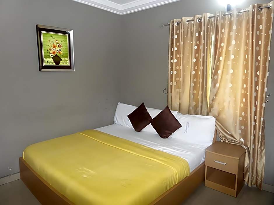 De Lawrence Court & Suites