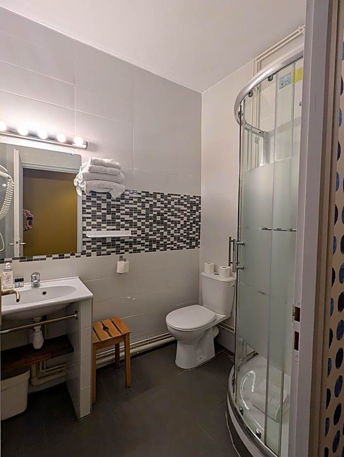 Hôtel Des Arts, Artisanal et Indépendant