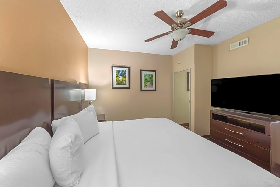 Best Western Plus Russellville Hotel & Suites