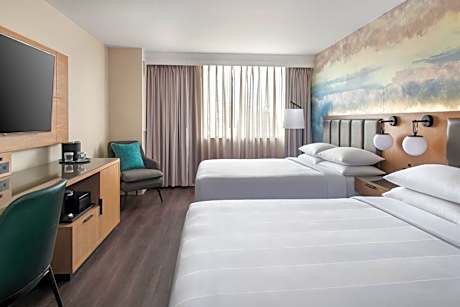 Queen Room with Two Queen Beds and Adapted Tub - Mobility Accessible